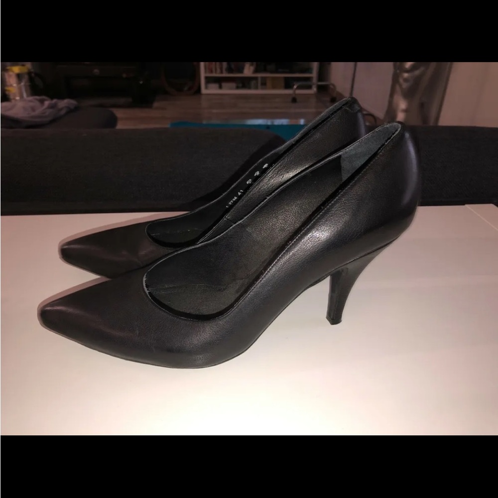LUXURIOUS LEATHER COURT SHOES, BLACK HEELS. FREE LANCE SIZE 41